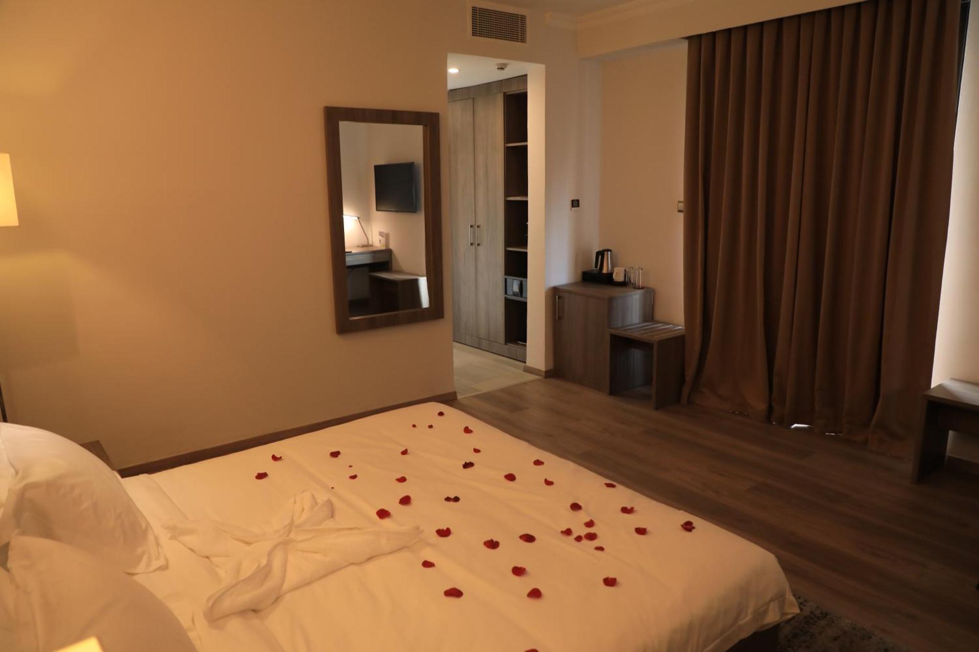 Th Bonroyal Hotel Addisz-Abeba Kültér fotó