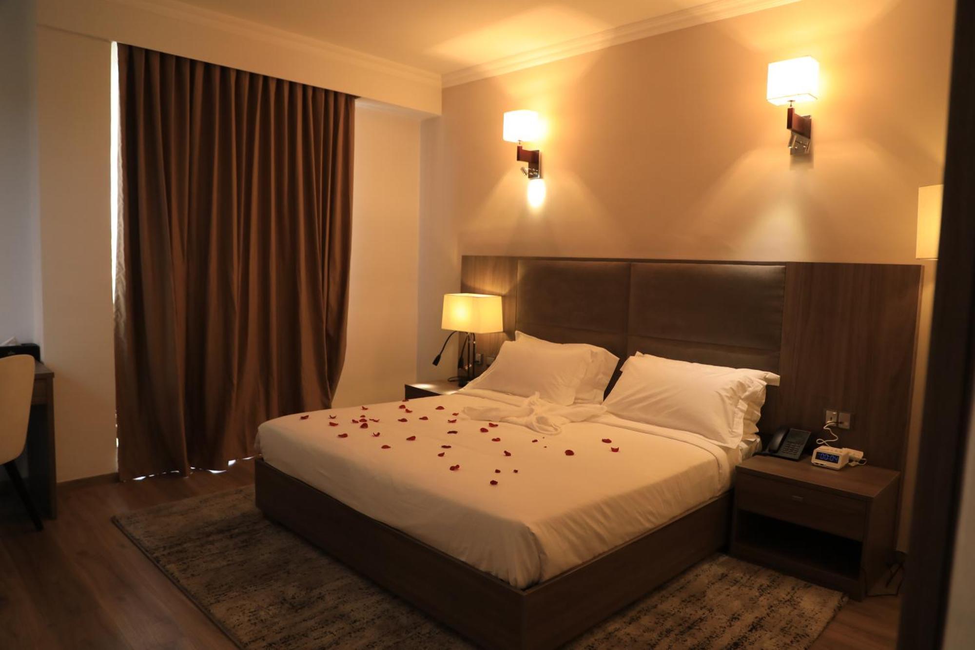Th Bonroyal Hotel Addisz-Abeba Kültér fotó