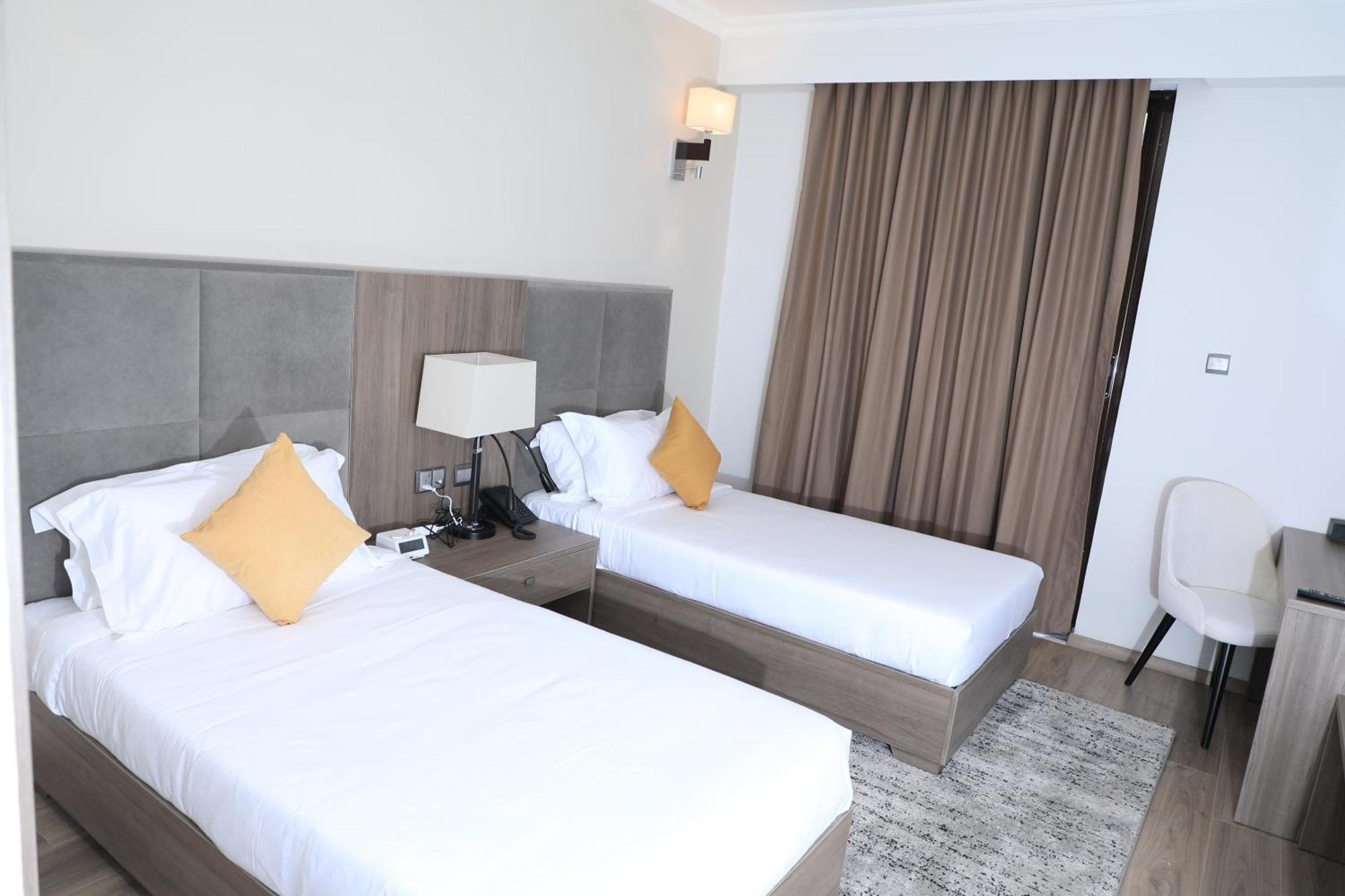 Th Bonroyal Hotel Addisz-Abeba Kültér fotó