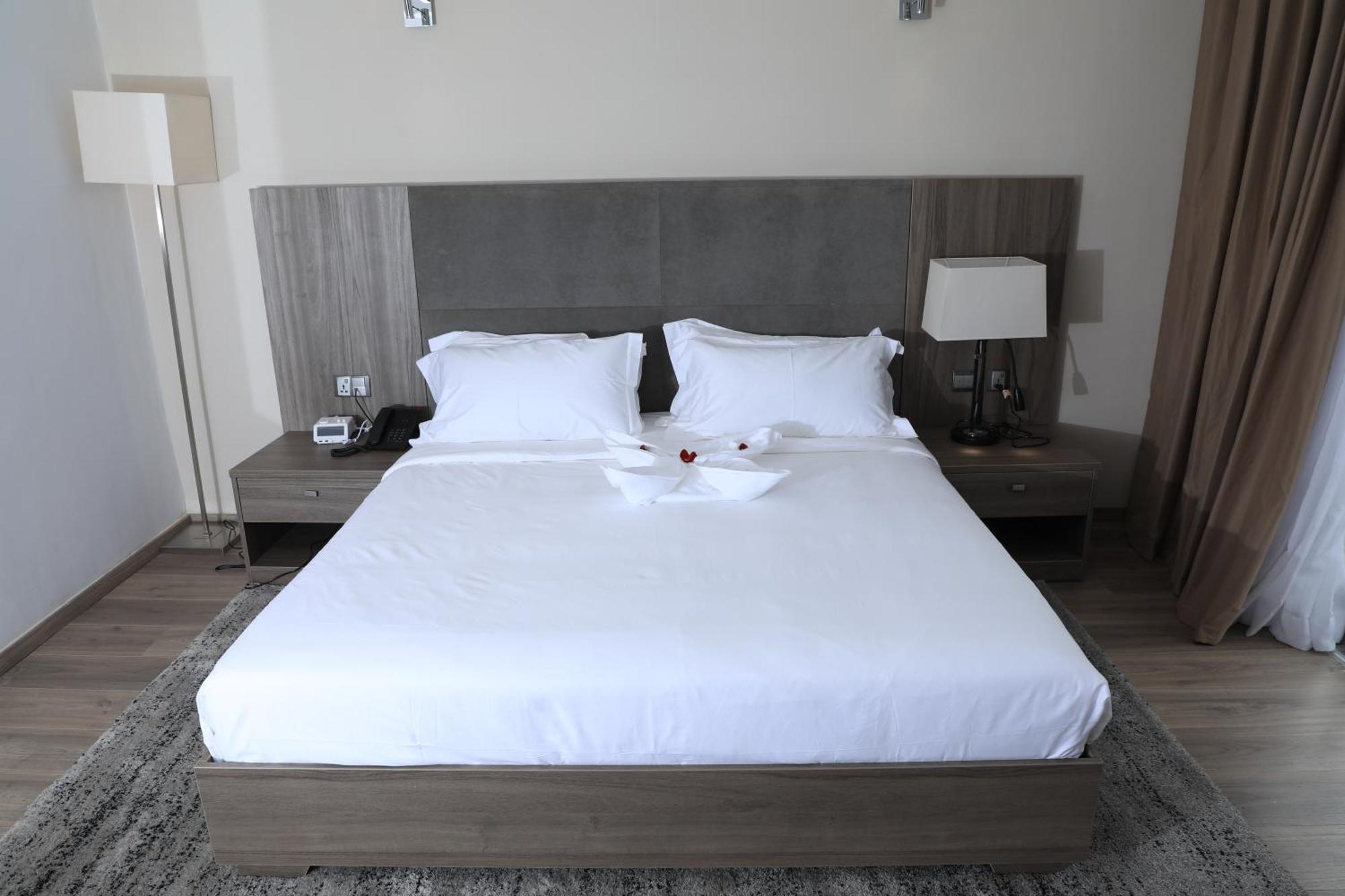 Th Bonroyal Hotel Addisz-Abeba Kültér fotó